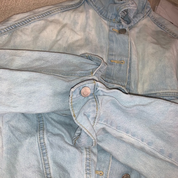 Cropped Jean Jacket - Picture 3 of 3
